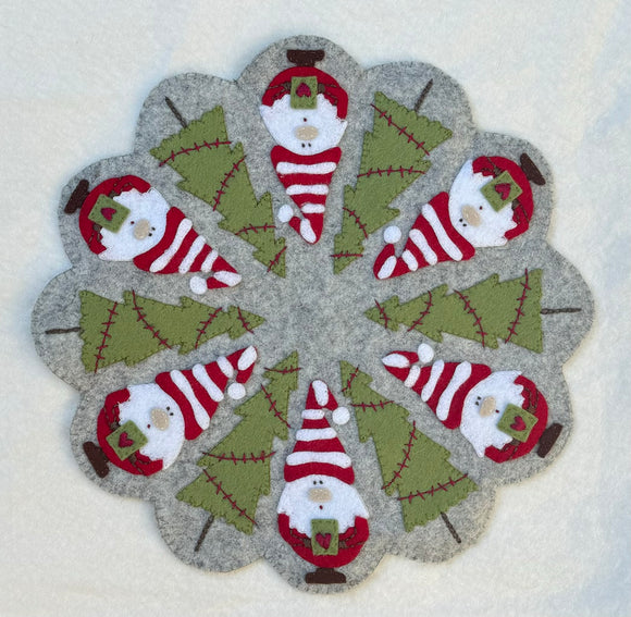 Fig 'n' Berry Creations~ Woodland Gnomes Candle mat~pattern